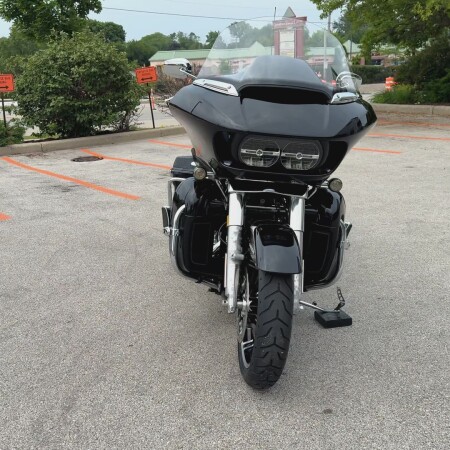 2022 Harley-Davidson® Road Glide® Limited Black thumb 2