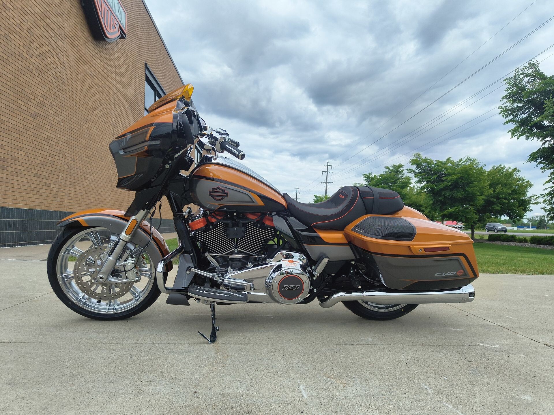 2026 Harley-Davidson® CVO Street Glide Torched Orange CVO Tri-Tone