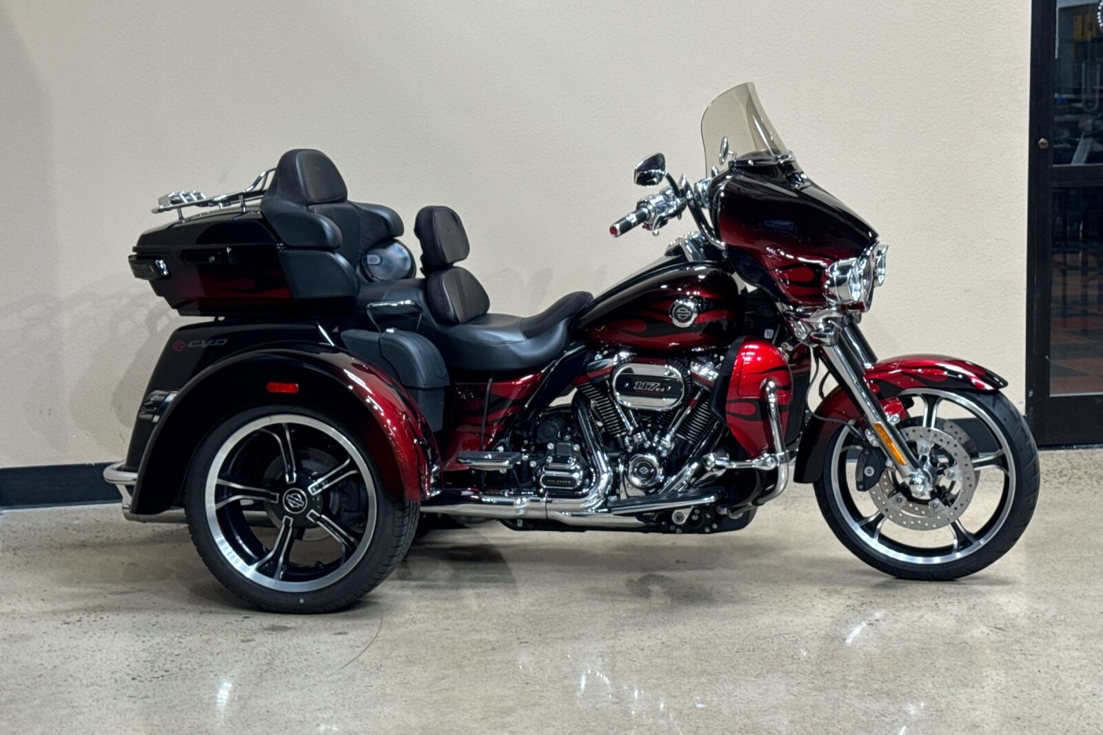 FLHTCUTGSE 2022 CVO™ Tri Glide®