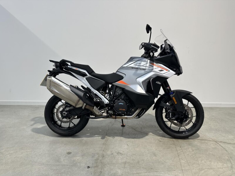 2024 KTM Super Adventure S 1290 in White / Orange