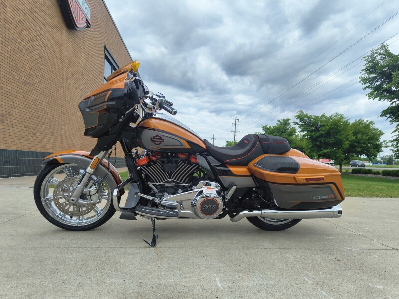 2026 Harley-Davidson® CVO Street Glide Torched Orange CVO Tri-Tone