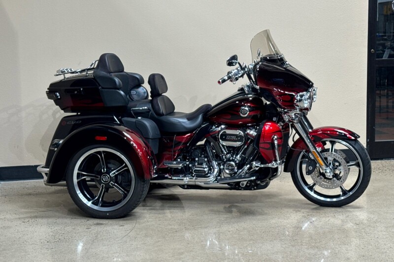 FLHTCUTGSE 2022 CVO™ Tri Glide®