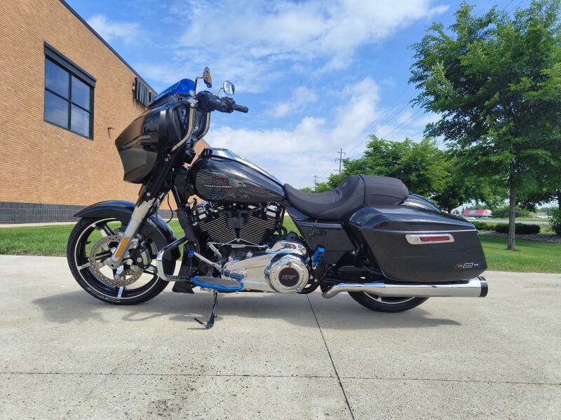 2026 Harley-Davidson® Street Glide® Midnight Ember Chrome Trim