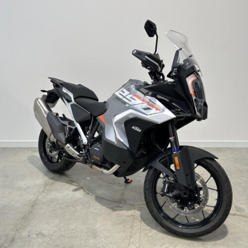 2024 KTM Super Adventure S 1290 in White / Orange thumb 3