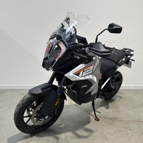 2024 KTM Super Adventure S 1290 in White / Orange thumb 2