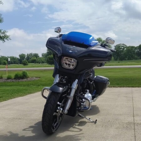 2026 Harley-Davidson® Street Glide® Midnight Ember Chrome Trim thumb 0