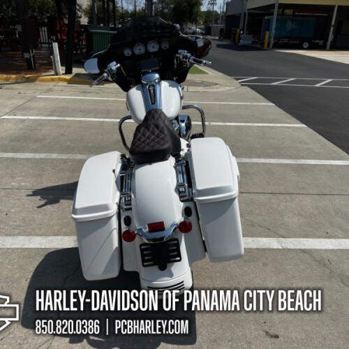 2017 Harley-Davidson® Street Glide® thumb 2