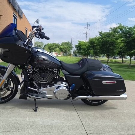 2026 Harley-Davidson® Road Glide® Midnight Ember Two-up Cast Wheels thumb 2