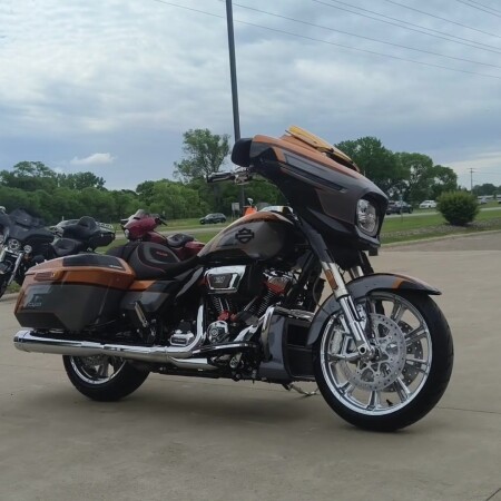 2026 Harley-Davidson® CVO Street Glide Torched Orange CVO Tri-Tone thumb 1