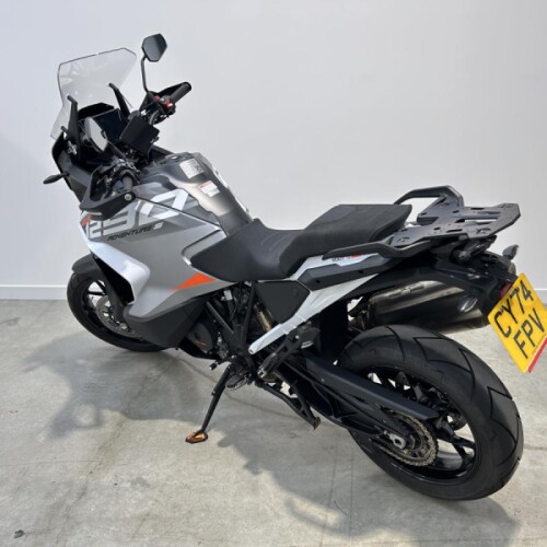 2024 KTM Super Adventure S 1290 in White / Orange thumb 0