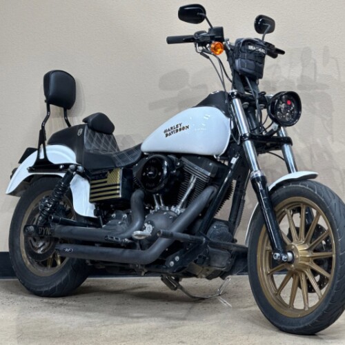 2016 Harley-Davidson® Street Bob® White Custom thumb 1