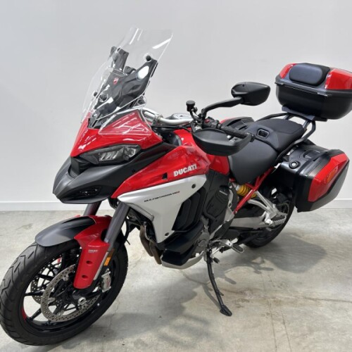Ducati Multistrada V4S, 6200 Miles, 2 previous owners, Fantastic condition thumb 2