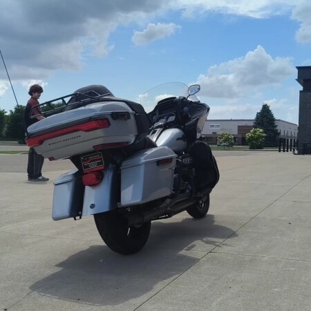 2023 Harley-Davidson® Road Glide® Limited Atlas Silver Metallic thumb 0