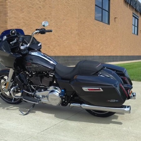 2026 Harley-Davidson® Road Glide® Midnight Ember Two-up Cast Wheels thumb 1