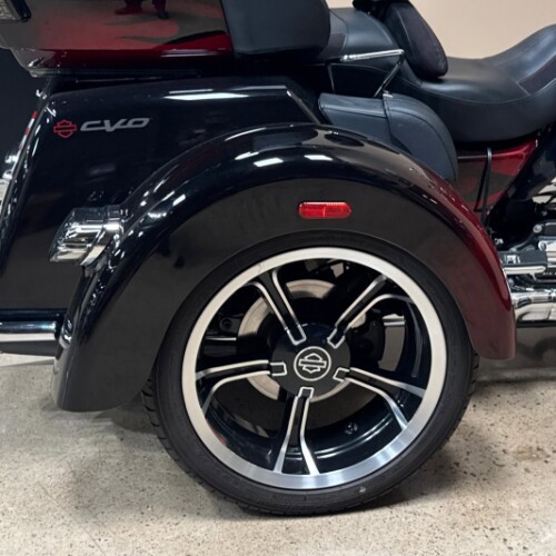 FLHTCUTGSE 2022 CVO™ Tri Glide® thumb 3