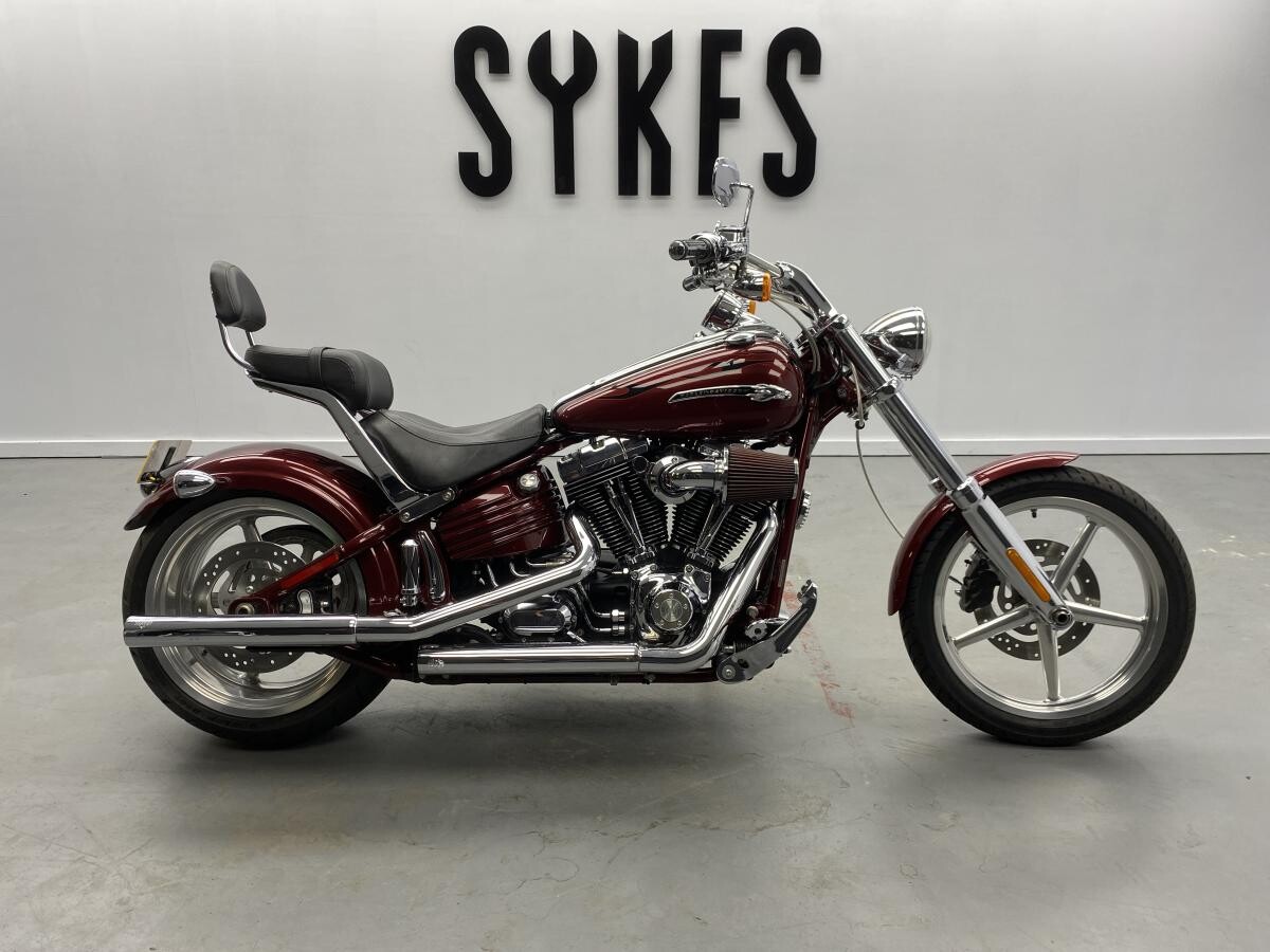 2009 Harley-Davidson FXCWC Softail Rocker C in Crimson Red Sunglo