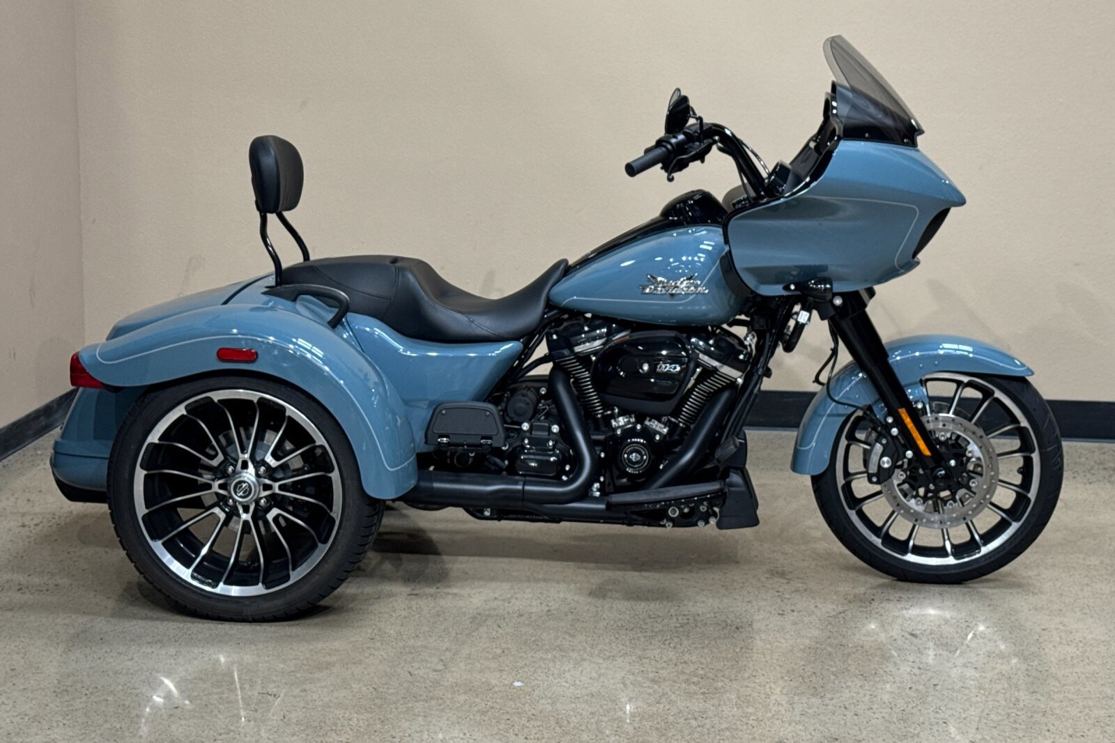 FLTRT 2024 Road Glide 3