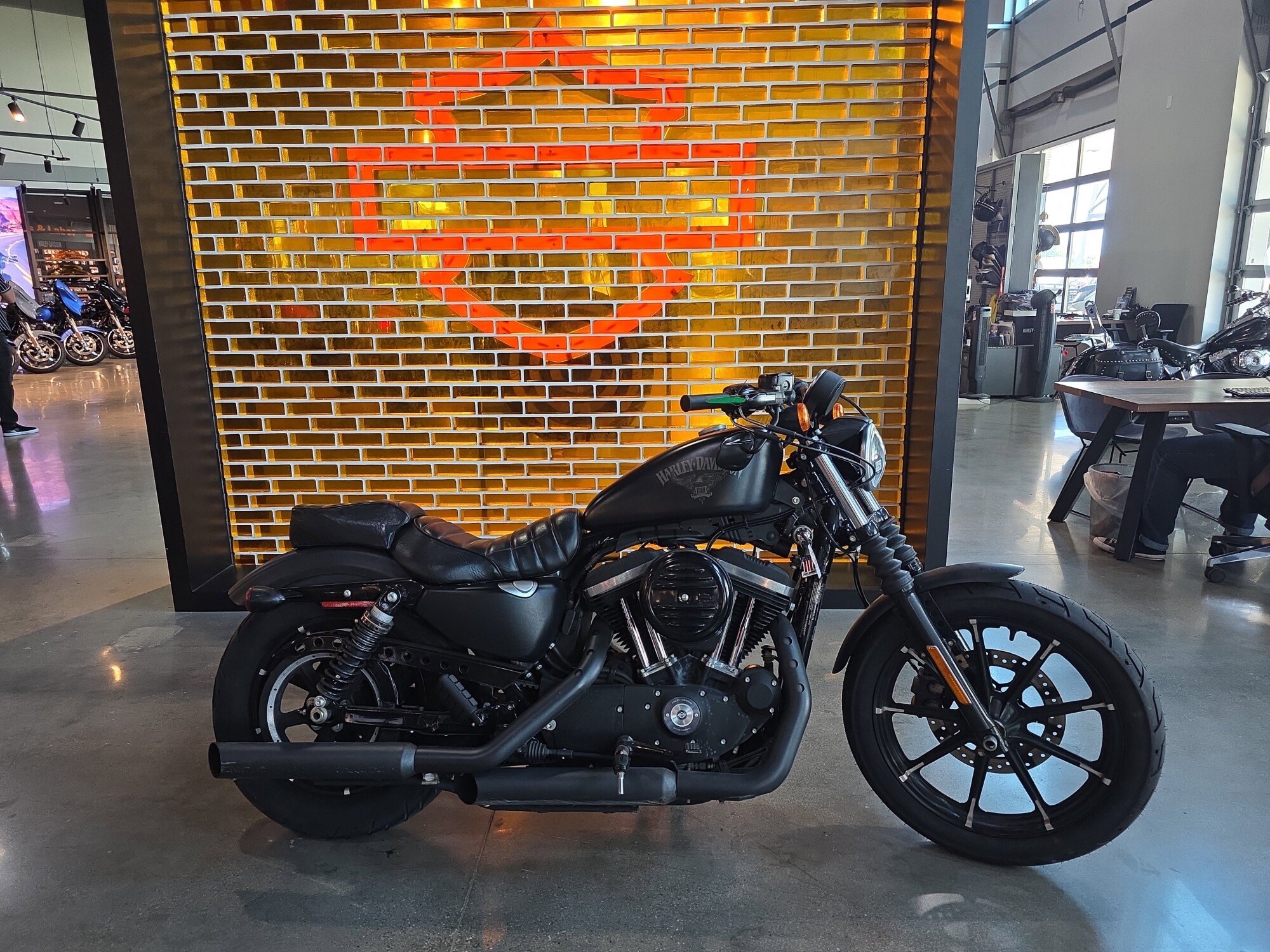 XL 883N 2017 Iron 883™