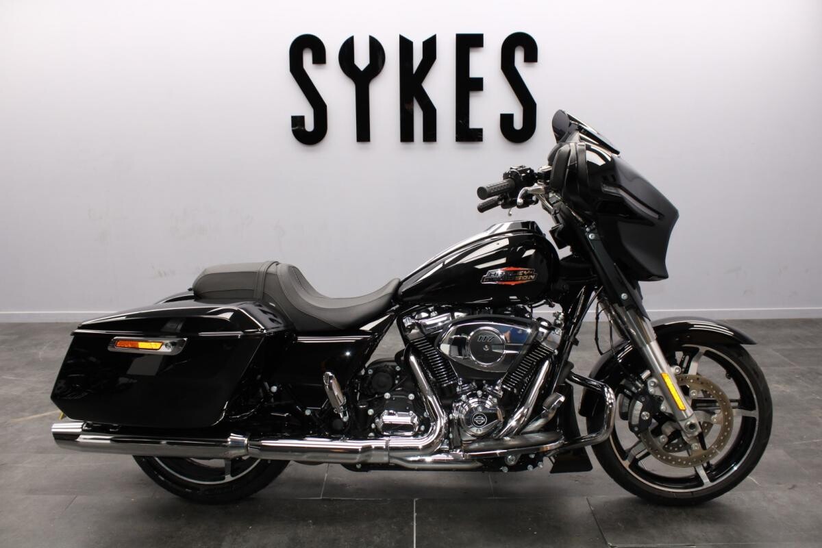 2024 Harley-Davidson FLHX Touring Street Glide in Vivid Black & Chrome Finish