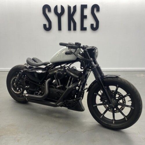 2016 Harley-Davidson XL883N Sportster Iron 883 in White thumb 2