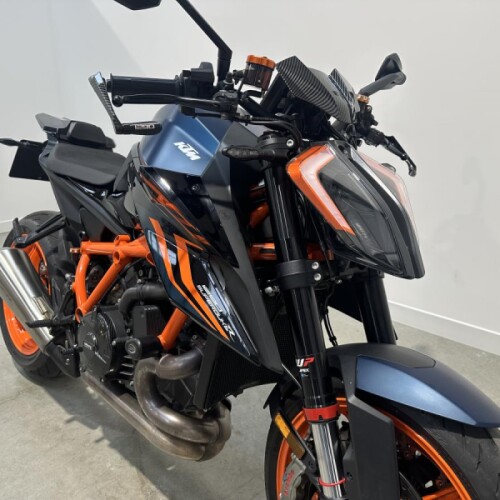 2023 KTM 1290 Superduke R thumb 1