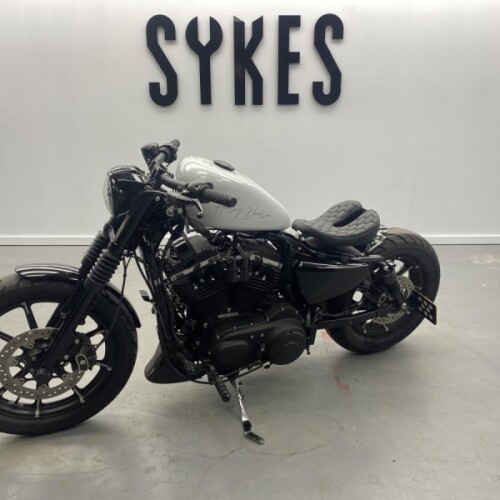 2016 Harley-Davidson XL883N Sportster Iron 883 in White thumb 1