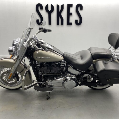 2018 Harley-Davidson FLDE Softail Deluxe 107 in Silver Fortune and Sumatra Brown thumb 0