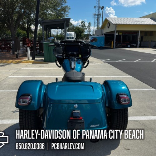 2026 Harley-Davidson® Road Glide 3 thumb 2