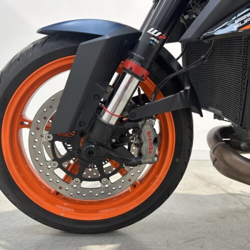 2023 KTM 1290 Superduke R thumb 0