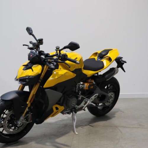 Ducati Streetfighter V2S, Brand new and Unregistered, 0 miles, Giallo Yellow  thumb 2