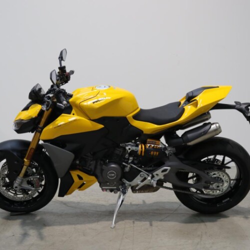 Ducati Streetfighter V2S, Brand new and Unregistered, 0 miles, Giallo Yellow  thumb 1