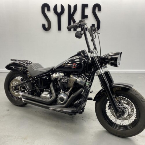 2018 Custom Harley-Davidson FLSL Softail Slim in Vivid Black thumb 2