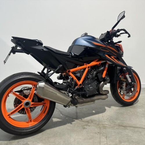 2023 KTM 1290 Superduke R thumb 2