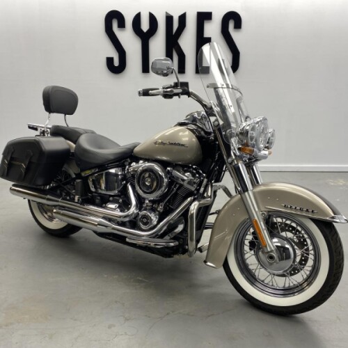 2018 Harley-Davidson FLDE Softail Deluxe 107 in Silver Fortune and Sumatra Brown thumb 2