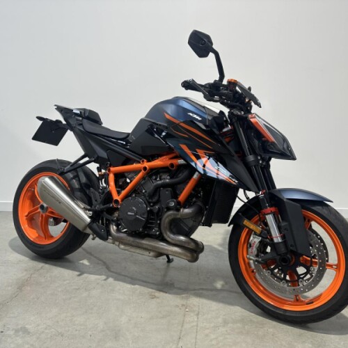 2023 KTM 1290 Superduke R thumb 3