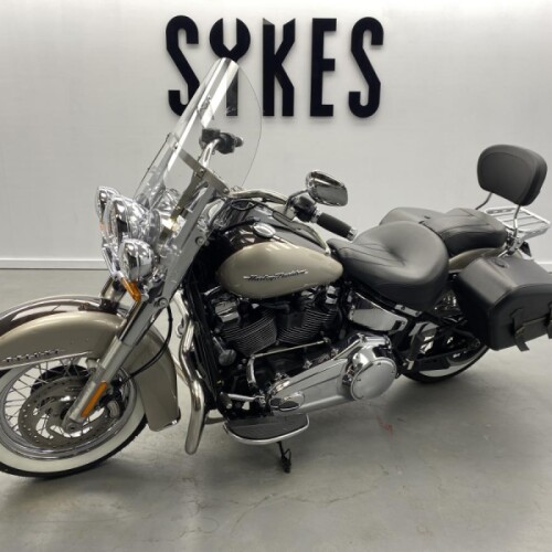 2018 Harley-Davidson FLDE Softail Deluxe 107 in Silver Fortune and Sumatra Brown thumb 1