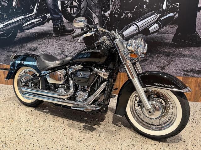 MY18 Harley-Davidson® Deluxe FLDE Vivid Black