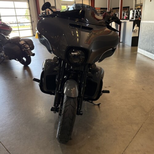 FLHXSE 2018 CVO™ Street Glide® thumb 3