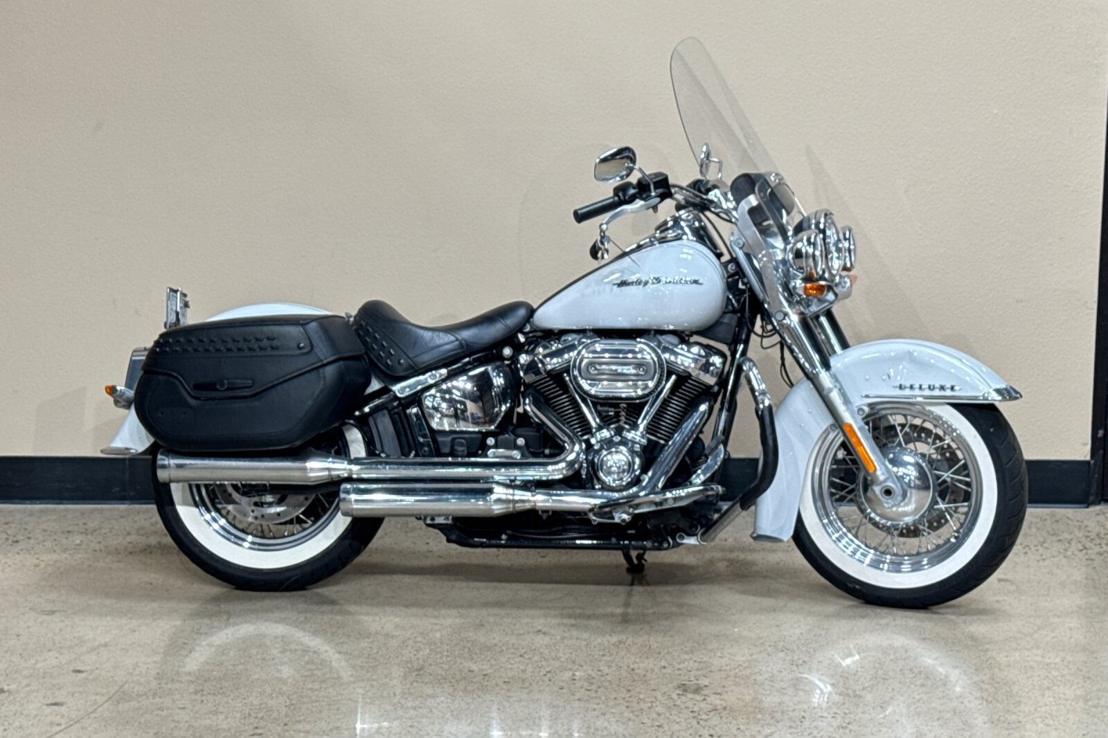 2020 Harley-Davidson® Deluxe Stone Washed White Pearl