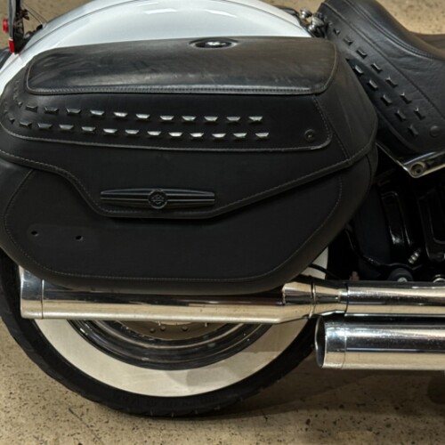 2020 Harley-Davidson® Deluxe Stone Washed White Pearl thumb 3