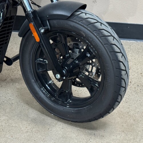 2025 Indian Motorcycle Scout® Sixty Bobber Black Metallic thumb 2