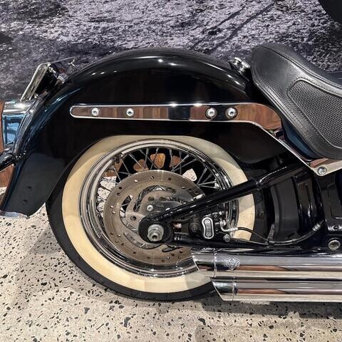 Harley-Davidson® Deluxe 2017 FLDE thumb 0