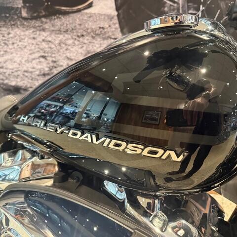 MY25 Harley-Davidson Softail Breakout 117 w/ABS (FXBR) Vivid Black thumb 2