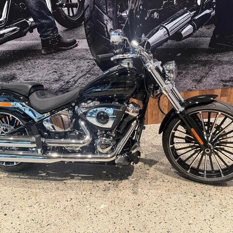 MY25 Harley-Davidson Softail Breakout 117 w/ABS (FXBR) Vivid Black thumb 3