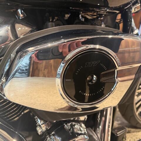 MY25 Harley-Davidson Softail Breakout 117 w/ABS (FXBR) Vivid Black thumb 1