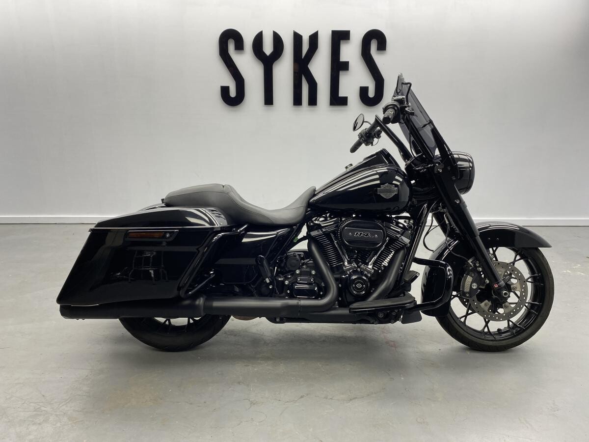 2021 Harley-Davidson FLHRXS Touring Road King Special in Vivid Black 