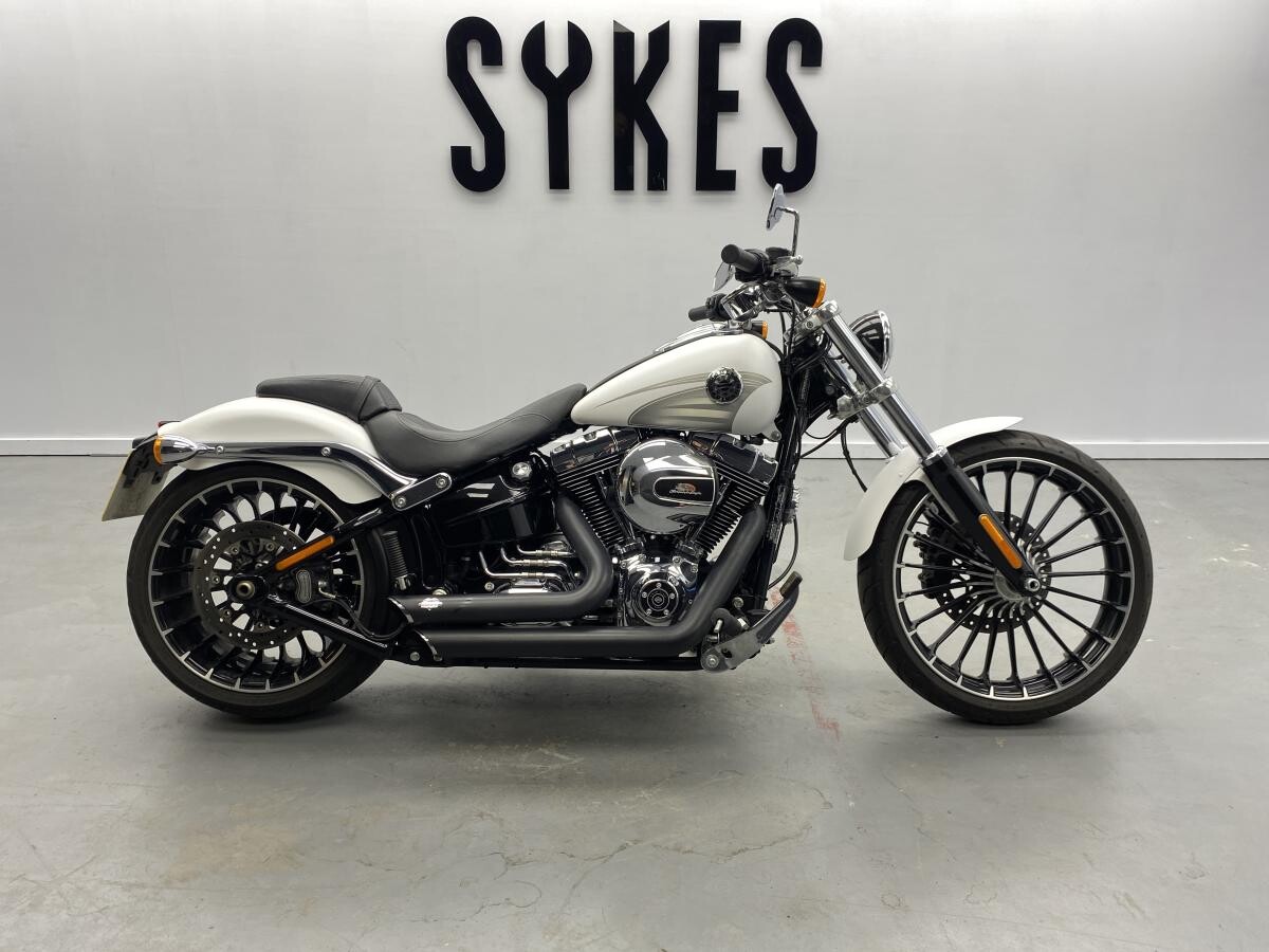 2017 Harley-Davidson FXSB Softail Breakout 103 in Crished Ice Denim White