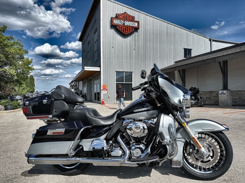 2012 Harley-Davidson® Electra Glide® Ultra Limited Two-Tone Midnight Pearl/Brilliant Silver