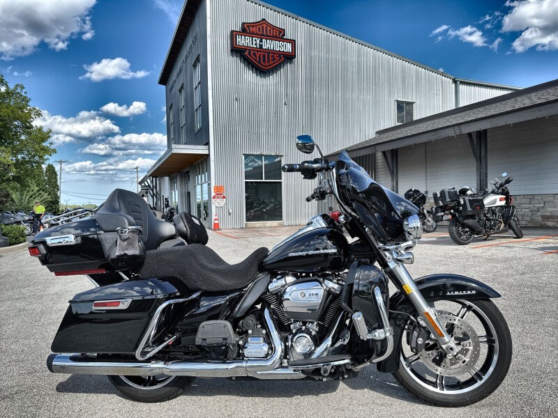 2022 Harley-Davidson® Ultra Limited Vivid Black