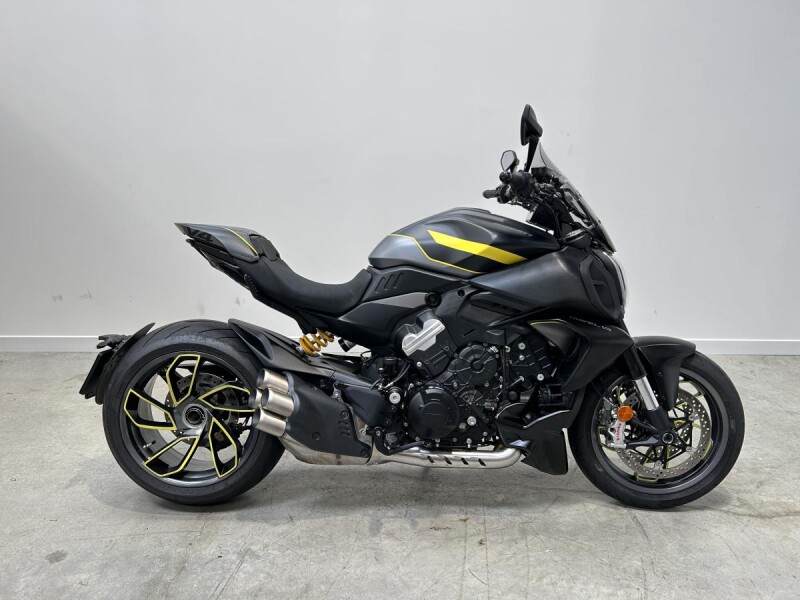 Ducati Diavel v4, New and Unregistered, Black Roadster Livery